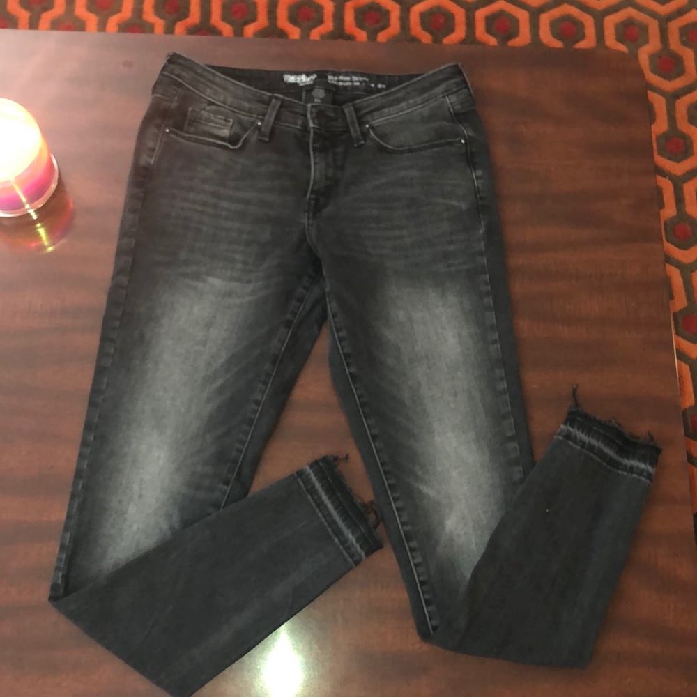 Mossimo Black Mid-Rise Skinny jeans Size 6/L